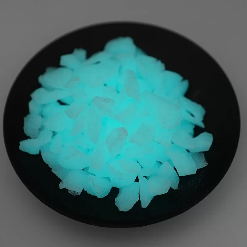 Podłoga ze sztucznego, kolorowego, świecącego kamienia