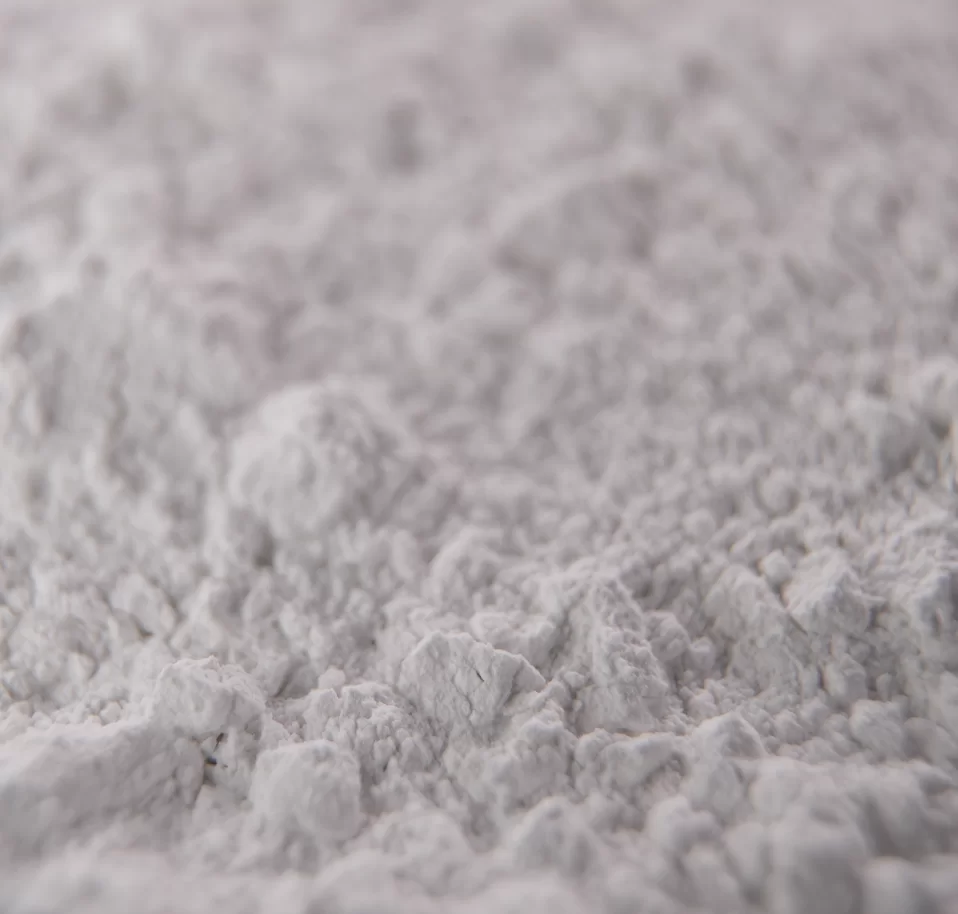 Stosowany w proszku w przemyśle budowlanym