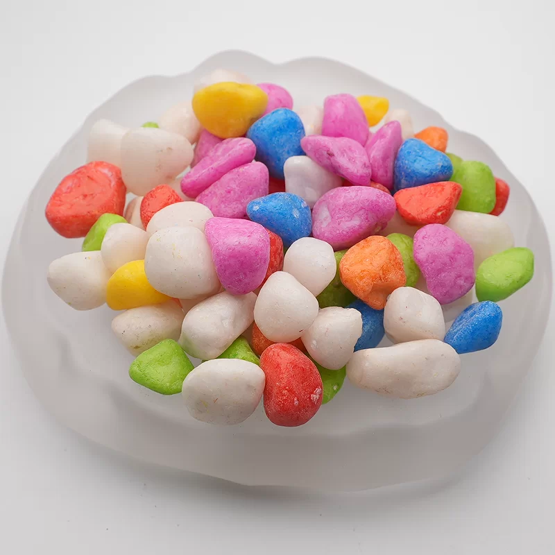 Wzbogać swój krajobraz eleganckimi kostkami brukowymi i kamieniami żwirowymi